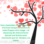 bonjour femme coeurs comme feuille dans un arbre